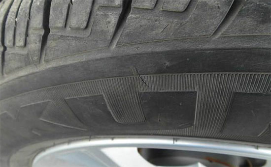 Tire rubber powder used in the side rubber needs refining