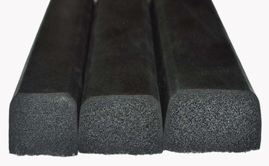 Adding high proportion of tire reclaimed rubber to produce general formula of foamed rubber products