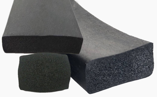 Recycled rubber varieties that reduce the production cost of natural rubber foam products