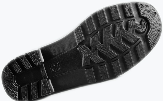 Reference formula and points for attention of rubber boot outsole mixed with tire reclaimed rubber