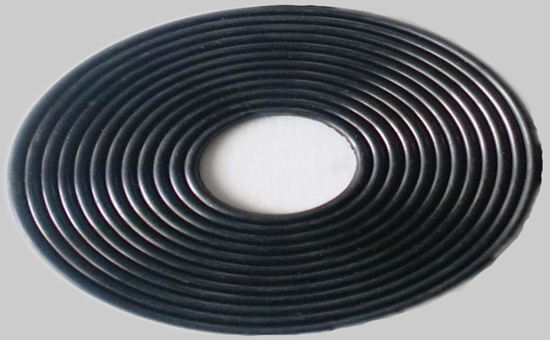  the outer layer of oil resistant rubber hose is made of nitrile reclaimed rubber 
