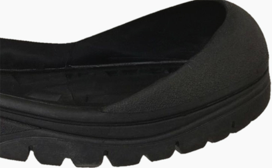 Reclaimed nitrile rubber and other rubbers are used to produce oil-resistant rubber shoes