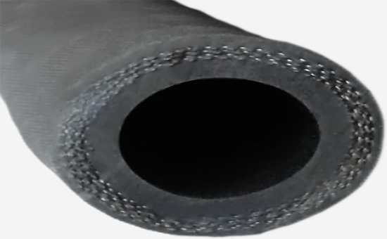 The inner layer of coreless sandwich rubber hose is heavily mixed with recycled rubber formula