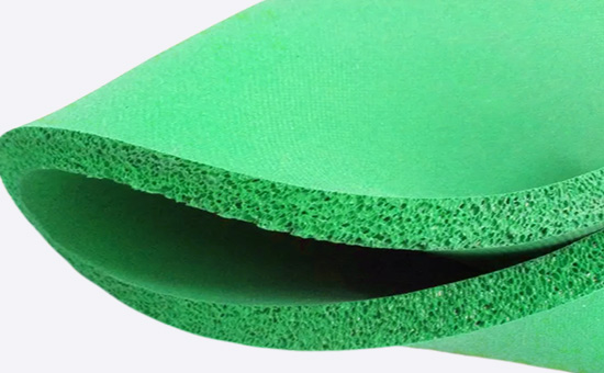 Raw materials and formula of latex reclaimed rubber to produce sponge rubber sheet