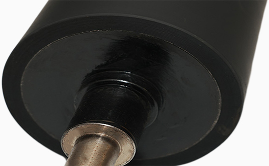 Oil resistant rubber roll