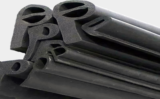 EPDM recycled rubber and virgin rubber are used to produce microporous rubber sealing strip vulcanization formula process 2.jpg