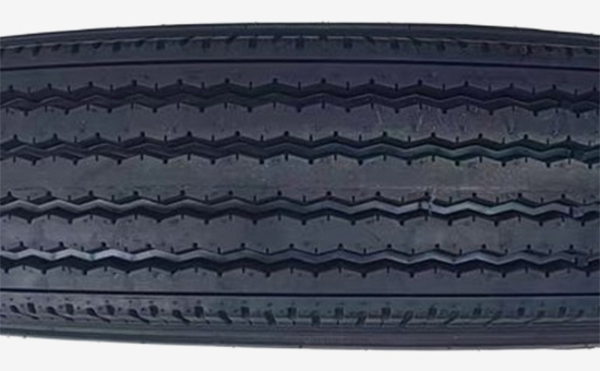 Light duty truck tire tread rubber mixed with ultra-fine vulcanized rubber powder vulcanization formula and mixing point