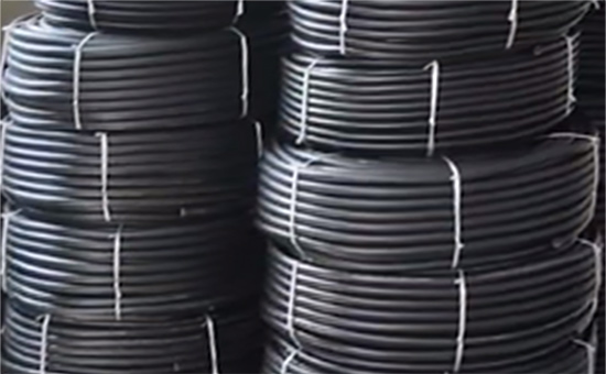 Thin-walled air conditioning pipes are mixed with EPDM reclaimed rubber