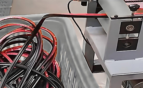 EPDM sealing strip is extruded