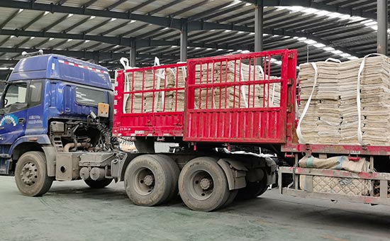 白色乳胶再生胶装车走货