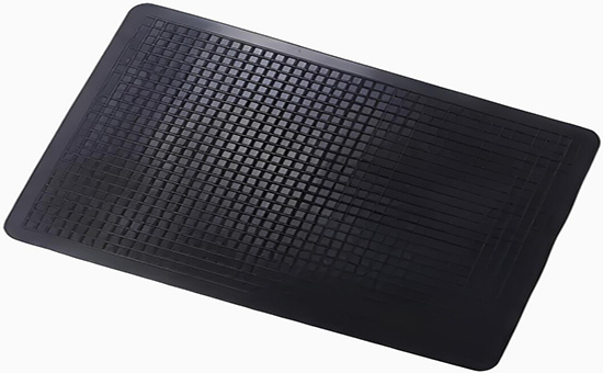 Non-slip rubber mats made from recycled latex