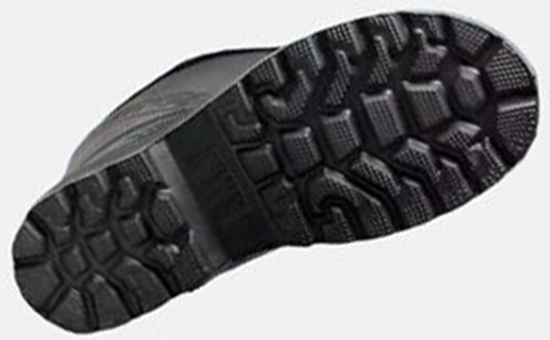 Oil-resistant rubber boot soles mixed with recycled rubber