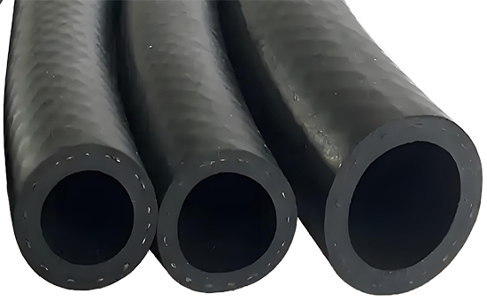Oil-resistant rubber hose uses recycled nitrile rubber to reduce costs