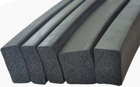 The use of regenerated nitrile rubber in foam sealing strips