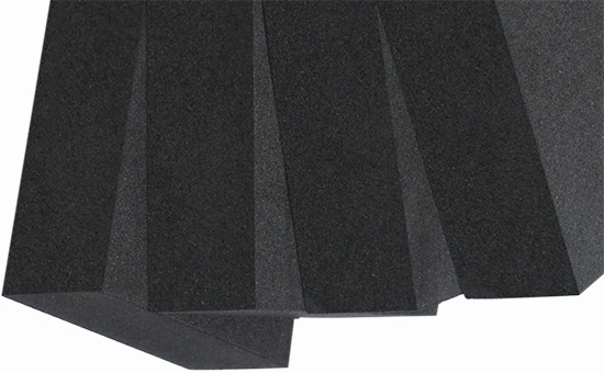 Sponge shock-absorbing sealing gasket mixed with latex recycled rubber